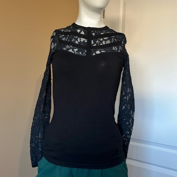 Simple black top for any occasion/Size XS - Picture 1 of 8
